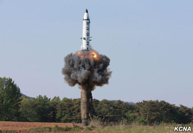 Vì sao năm 2017 Triều Tiên thử tên lửa 12 lần liên tiếp? - 1