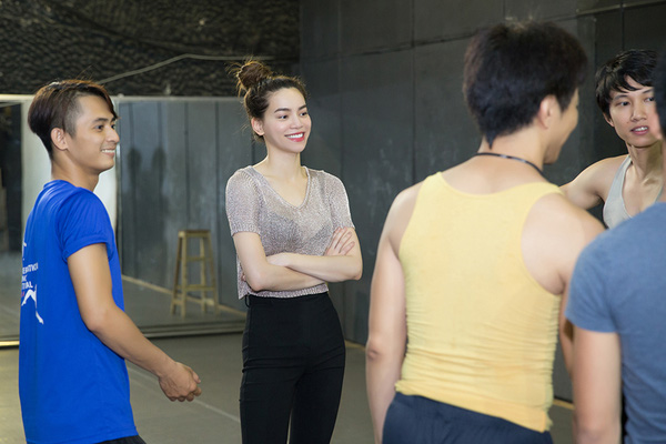 Giữa bão thị phi, đây là lý do Hà Hồ không sợ bị "chụp lén" - 2