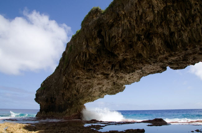 Niue: Đây là một trong những đảo quốc hẻo lánh nhất thế giới, nổi tiếng với những cấu trúc đá kỳ vĩ xung quanh bờ biển.