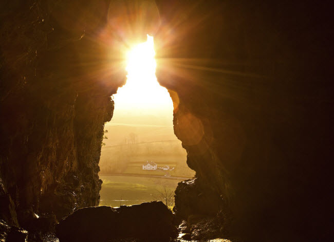 Hang Kesh,Ireland: Từ hang động này, du khách có thể phóng hết tầm mắt để chiêm ngưỡng phong cảnh đồng quê tuyệt đẹp ở vùng Sligo.