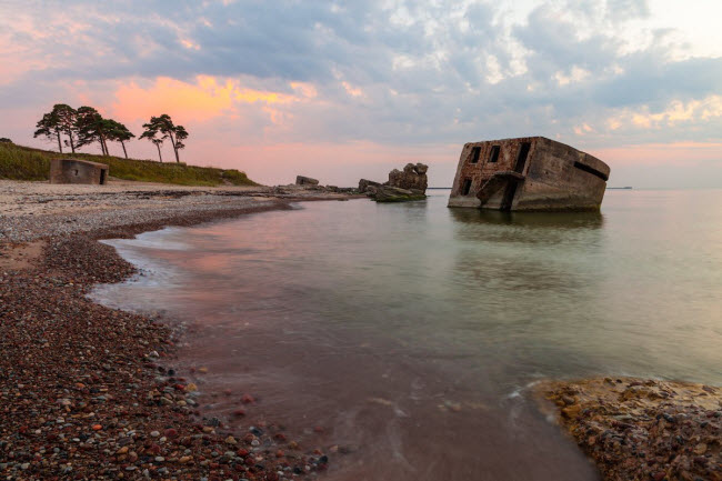 Liepaja, Latvia: Xung quanh thành phố biển này là những pháo đài cổ đổ nát.