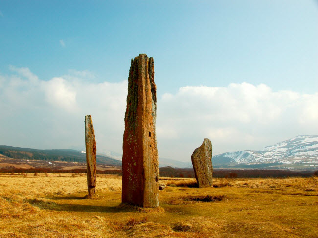 Machrie Moor, Scotland: Tránh cảnh đông đúc tại kỳ quan Stonehenge, du khách có thể tới di tích vòng tròn đá Machrie Moor trên đảoArran, Scotland.