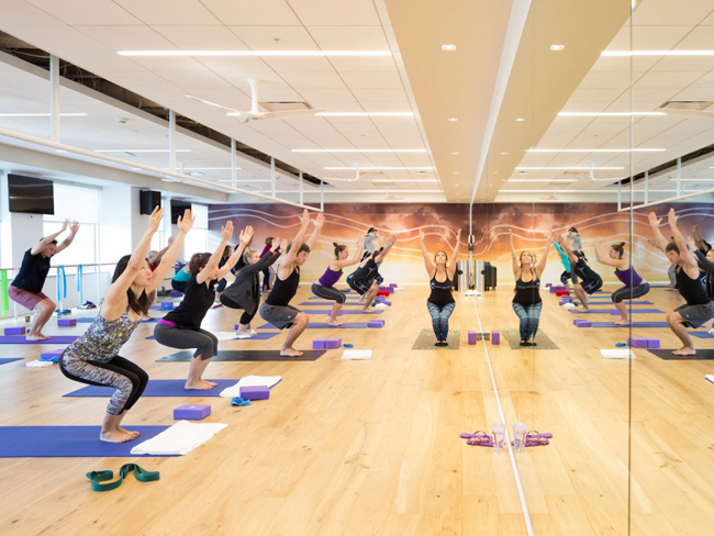 Trung tâm này miễn phí cho nhân viên và tổ chức các lớp tập thể dục tập thể cho nhiều bộ môn như spin, yoga, hay bootcamp.