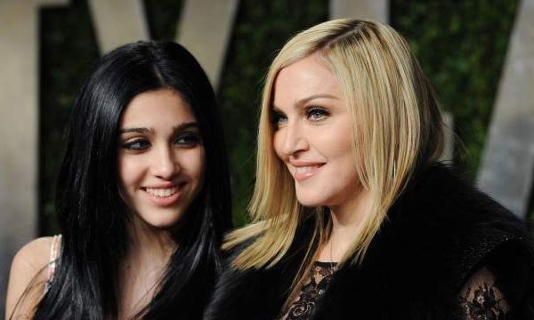 Các mỹ nhân không dám cười "thả phanh" và đây là lý do bất ngờ - 3