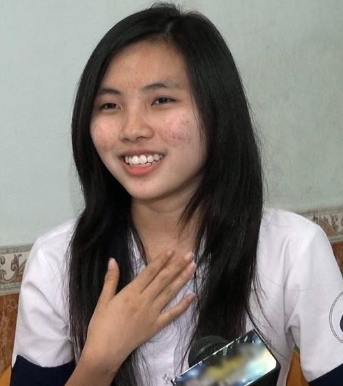 Phương Mỹ Chi "lu mờ" trước nhan sắc chị gái quá bốc lửa - 2