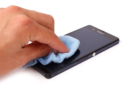 5 bước cấp cứu khi điện thoại bị 'mắc mưa' - 4