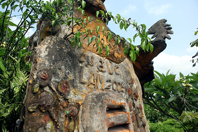 &#34;Dị nhân&#34; hơn 10 năm cõng xi măng, cát sỏi lên núi đắp tượng - 6