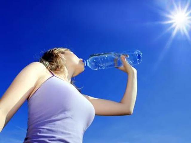 12 cách bảo vệ cơ thể trong thời tiết nắng nóng