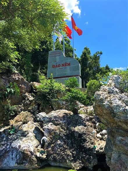 Thiên đường “lậu” trên vịnh Bái Tử Long - 2