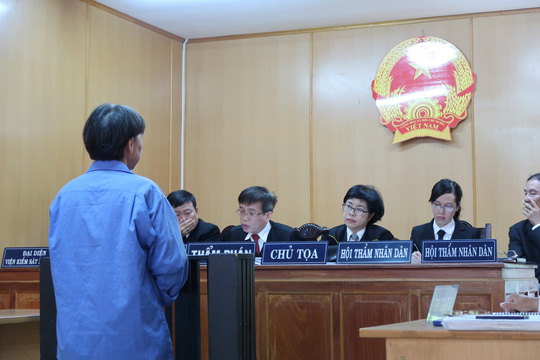 Sa lưới sau 14 năm "hóa trang" thành người khác - 1