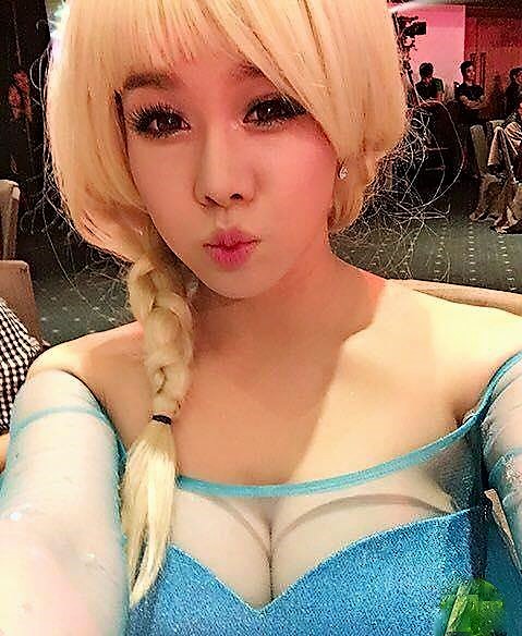 Nhật Kim Anh khiến các sao nữ phải "né vội" khi dự sự kiện - 3