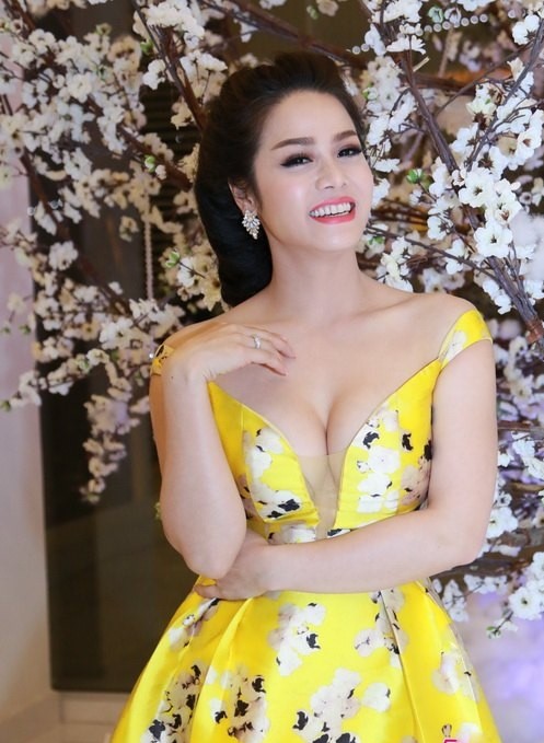 Nhật Kim Anh khiến các sao nữ phải "né vội" khi dự sự kiện - 7