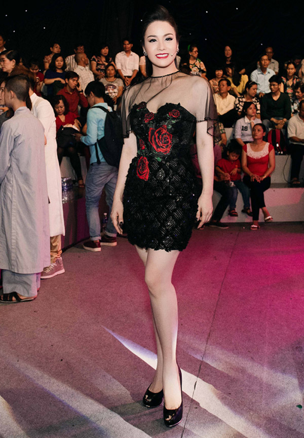 Nhật Kim Anh khiến các sao nữ phải "né vội" khi dự sự kiện - 3