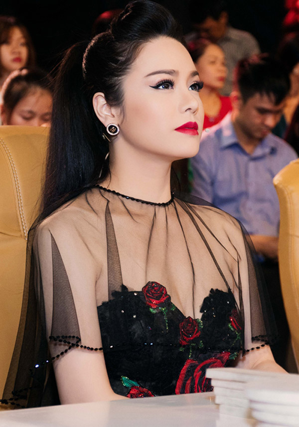 Nhật Kim Anh khiến các sao nữ phải "né vội" khi dự sự kiện - 4