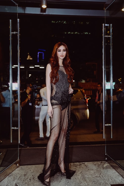 Khánh My dùng pha lê che ngực đầy, làm &#34;lu mờ&#34; Hà Hồ - 2