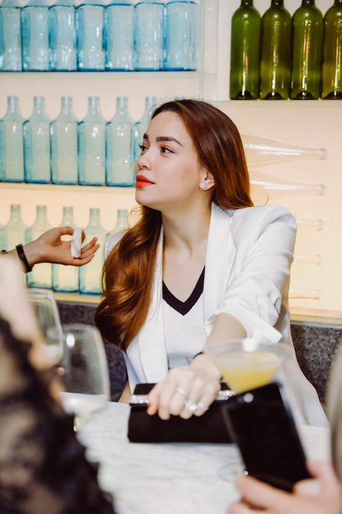 Khánh My dùng pha lê che ngực đầy, làm &#34;lu mờ&#34; Hà Hồ - 6
