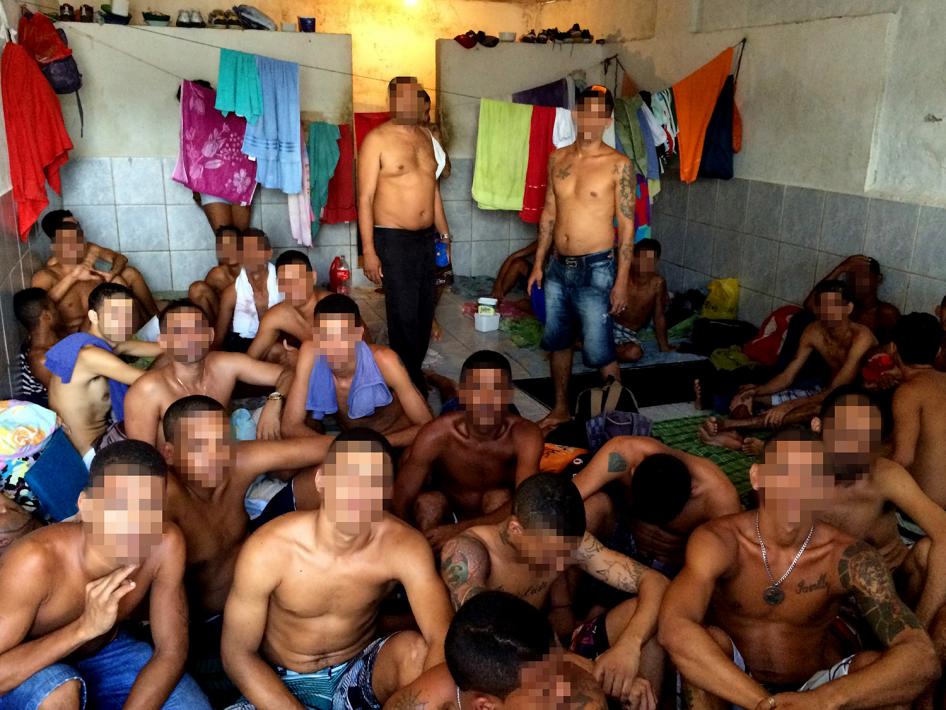 Luật rừng tàn bạo trong các nhà tù kinh khủng nhất Brazil - 1