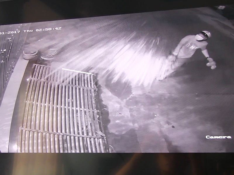 Bất an vì liên tục bị đe dọa, tạt sơn vào nhà - 1