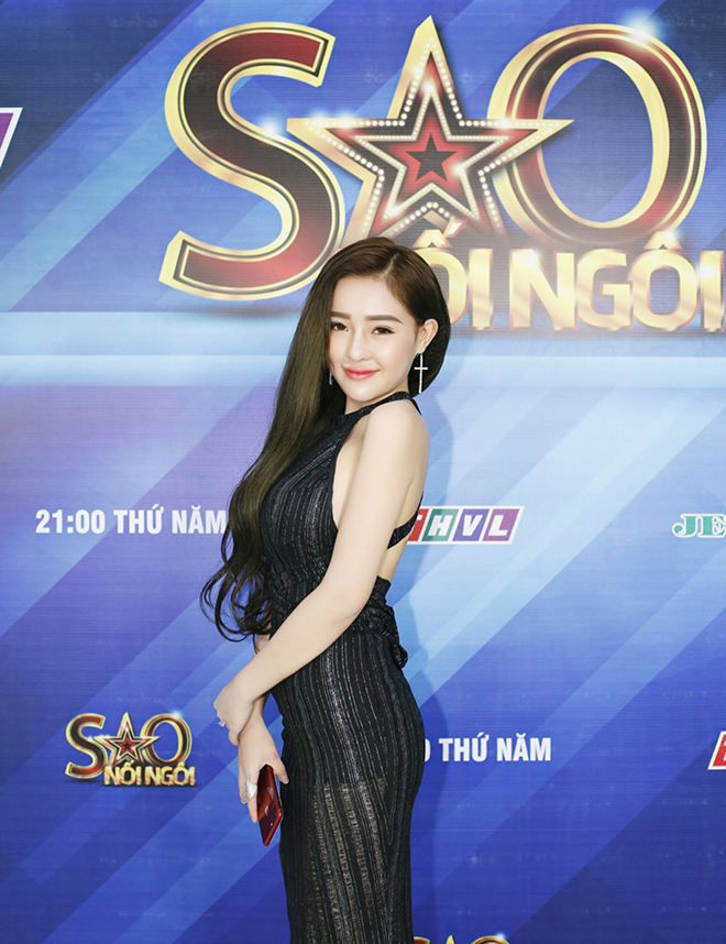 Ngân 98 khoe "cơ thể phát triển sớm", khiến mỹ nhân khác phải e dè - 3