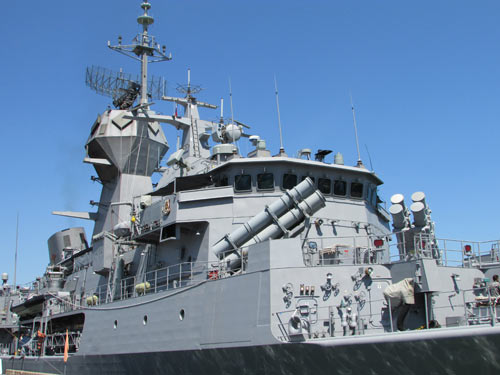 Tàu trang bị tên lửa của Australia cập cảng Tiên Sa - 1