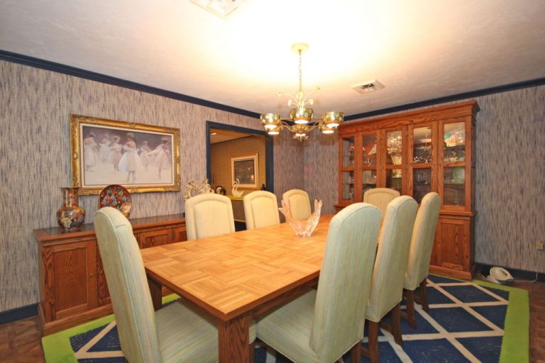 Có gì trong ngôi nhà từ thập niên 70 được rao bán 14 tỷ đồng? - 3