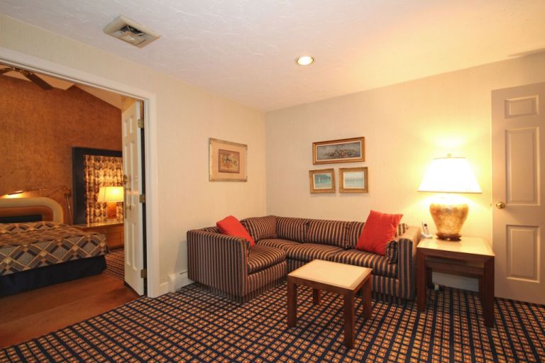 Có gì trong ngôi nhà từ thập niên 70 được rao bán 14 tỷ đồng? - 5