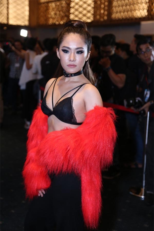 Hương Giang Idol, Lâm Chi Khanh gây choáng vì dự tiệc như đi bơi - 10