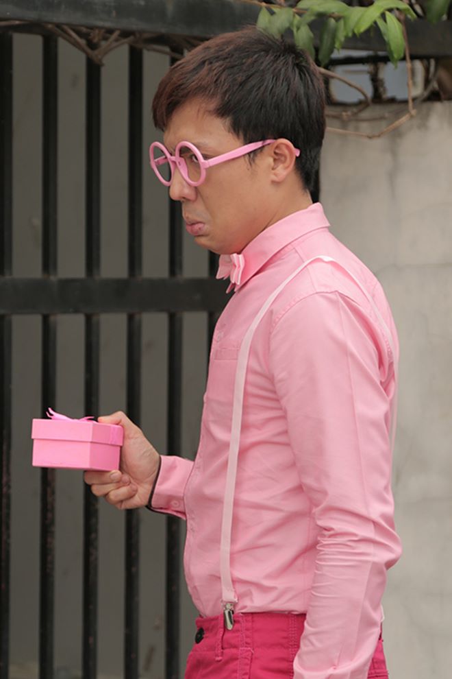 Khó tin Trấn Thành lại mặc "hoa hòe hoa sói" hơn cả vợ - 5
