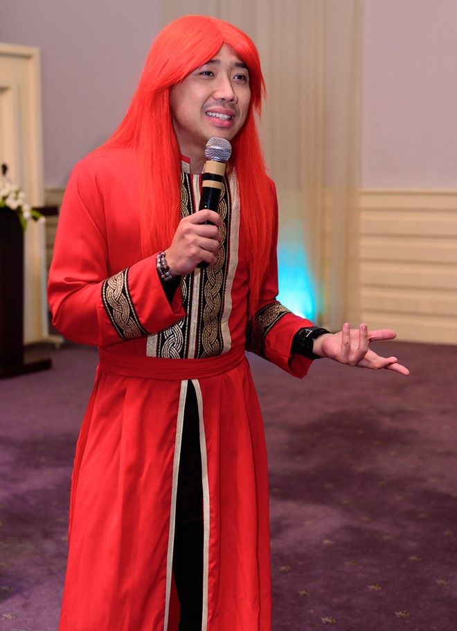 Khó tin Trấn Thành lại mặc "hoa hòe hoa sói" hơn cả vợ - 6