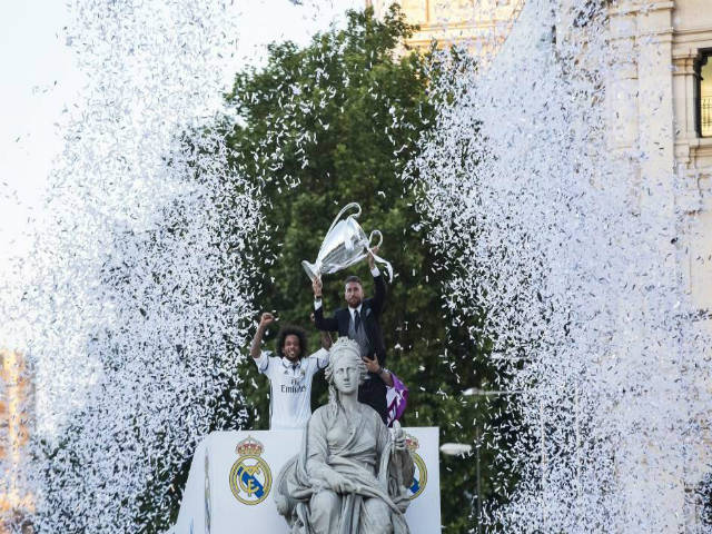 Real Madrid rước cúp C1: Nữ thần Cibeles chào đón "Những người hùng"