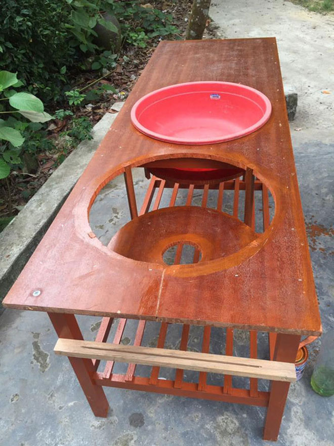 Chồng tự chế bồn rửa bát để vợ đỡ đau lưng gây sốt - 2