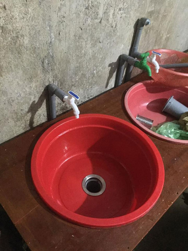 Chồng tự chế bồn rửa bát để vợ đỡ đau lưng gây sốt - 4