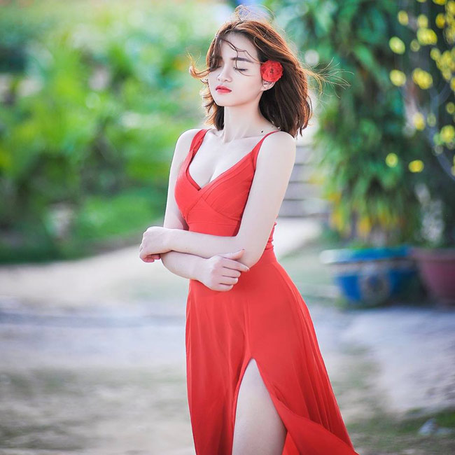 "Hôm ấy, mình còn là mẫu chính cho một show khá lớn khác, lúc xong việc đã là gần trưa nhưng mình vẫn chạy qua buổi giao lưu mẫu và nháy vì rất thích sự kiện này", Cam Dương chia sẻ.&nbsp;