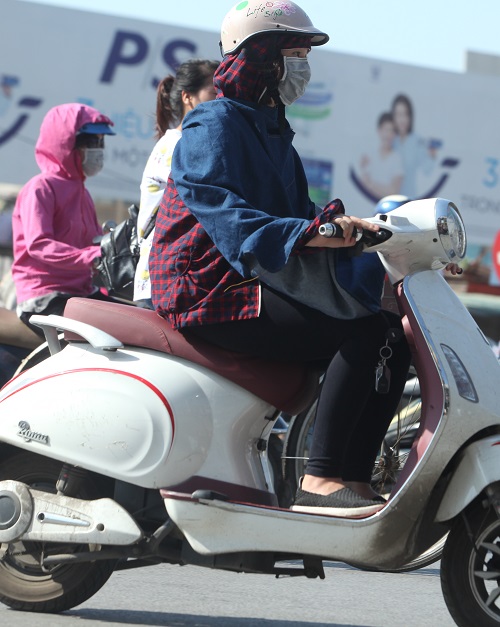 Nắng 50 độ C, chị em thà mặc phát ngốt còn hơn cháy da - 4