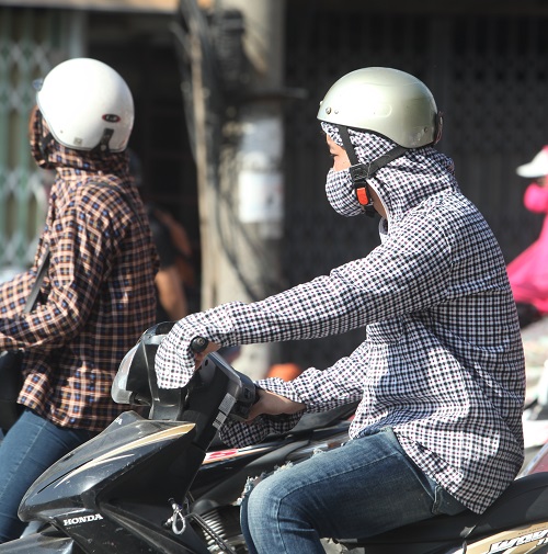 Nắng 50 độ C, chị em thà mặc phát ngốt còn hơn cháy da - 7