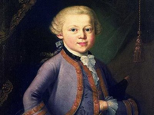 1. Đại thiên tài âm nhạc Wolfgang Amadeus Mozart. Mozart chơi ghi ta năm 3 tuổi, lên 6 tuổi ông bắt đầu soạn nhạc. Bản giao hưởng đầu tiên được trình diễn năm 8 tuổi và tác phẩm opera khi ông 12 tuổi. Ông qua đời năm 35 tuổi với hơn 600 tác phẩm kinh điển được để lại.
