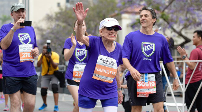 Tin thể thao HOT 5/6: Cụ bà 94 tuổi lập kỷ lục chạy marathon - 1