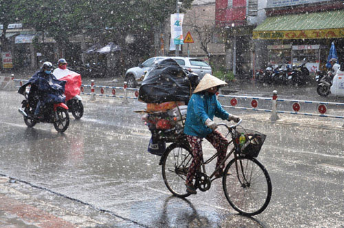 Nóng 24h qua: Cụ bà 70 tuổi ở Thủ đô đột tử giữa trời nắng như chảo lửa - 2
