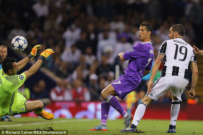 Vô địch cúp C1, Ronaldo nhảy như lên đồng, lộ lí do cắt tóc “dị” - 1