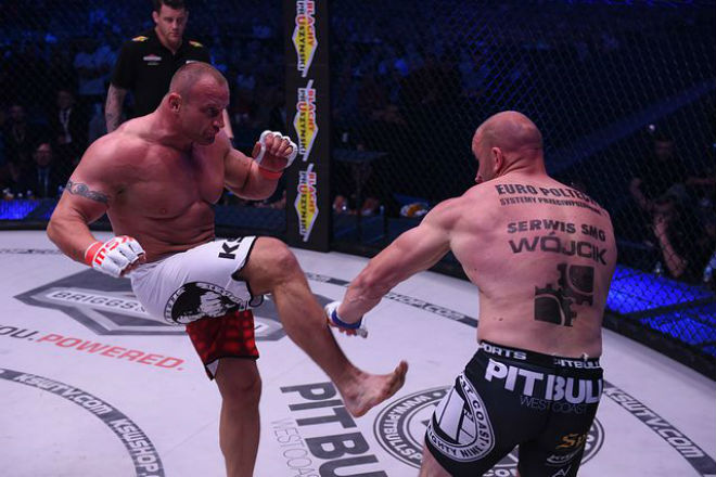 MMA: Lực sĩ khỏe nhất hành tinh đo ván &#34;thánh knock-out&#34; - 1