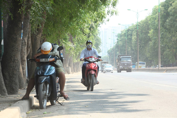 Cuồng phong trút xuống Hà Nội sau đợt nắng nóng kỷ lục - 16