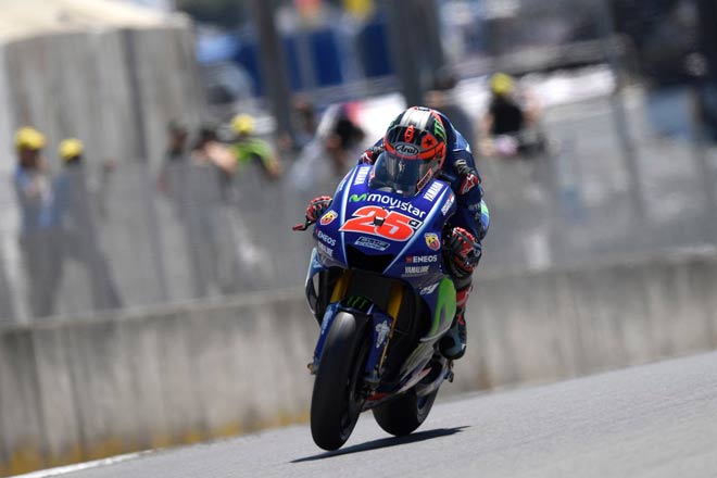 Đua xe MotoGP: 69 giây cho người xấu số và chủ nhà "làm loạn" - 2