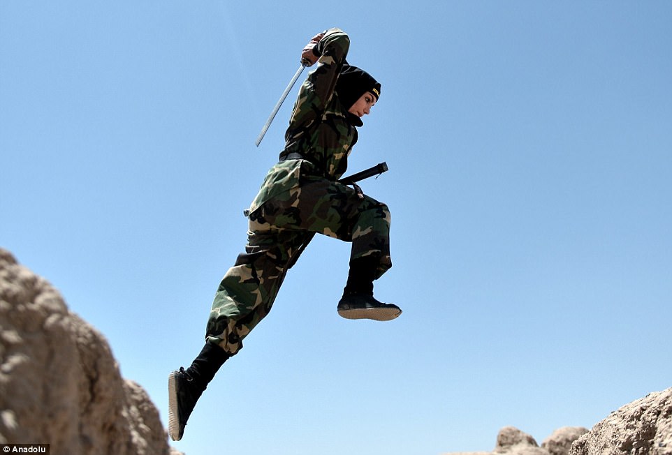 Lò luyện 4.000 nữ ninja "lấy mạng người dễ như bỡn" ở Iran - 4