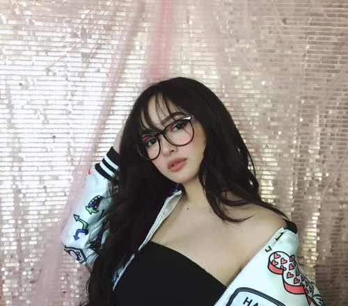 4 mỹ nhân 9X tự tin với khuôn ngực trời ban kể từ khi vào showbiz - 4