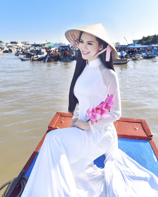 Vẻ sexy của người đẹp Đà Nẵng vừa có đám cưới 10 tỷ với đại gia “mía đường” - 10