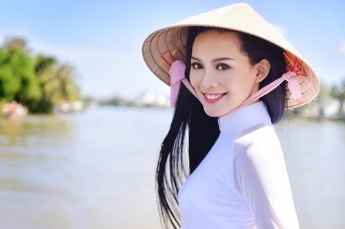 Vẻ sexy của người đẹp Đà Nẵng vừa có đám cưới 10 tỷ với đại gia “mía đường” - 11