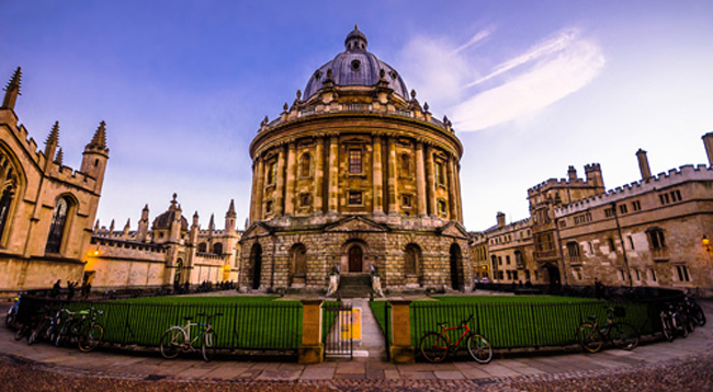 4. Đại học Oxford, Anh trải qua nhiều thế kỷ vẫn giữ nguyên nét đẹp cổ kính, tráng lệ như những tòa lâu đài trong truyện cổ tích.