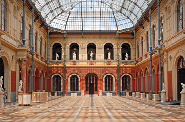 7. Đại học École Nationale Supérieure des Beaux-Arts, Pháp được ca ngợi là có thiết kế hoàn hảo về mặt thẩm mỹ.