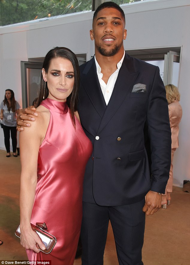 Ngôi sao của show “yêu thật” quá gợi tình trên thảm đỏ - 11