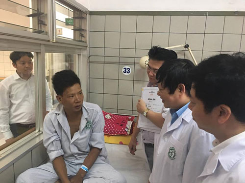 Nóng 24h qua: Xích cổ vợ nhốt trong buồng vì "quá yêu" - 3